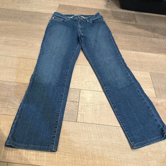 LL BEAN WOMENS FAVORITE FIT SIZE 4 JEANS - Picture 2 of 8